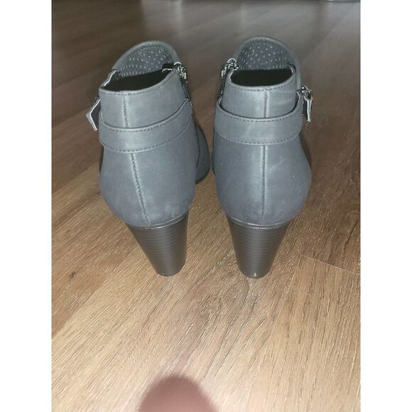 Giani Vernini womens bootie NWOT size 11 - Picture 3 of 4